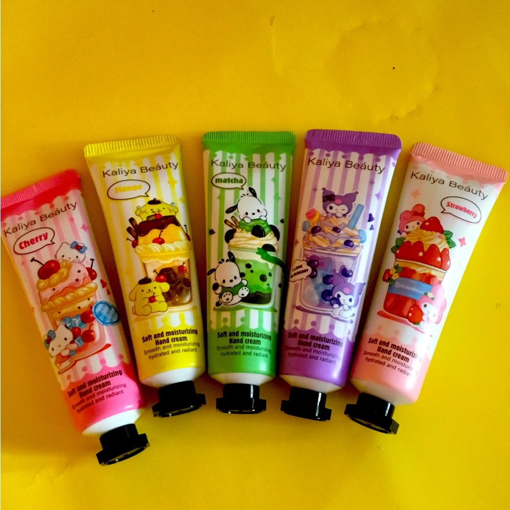 Sanrio set of 5 cream